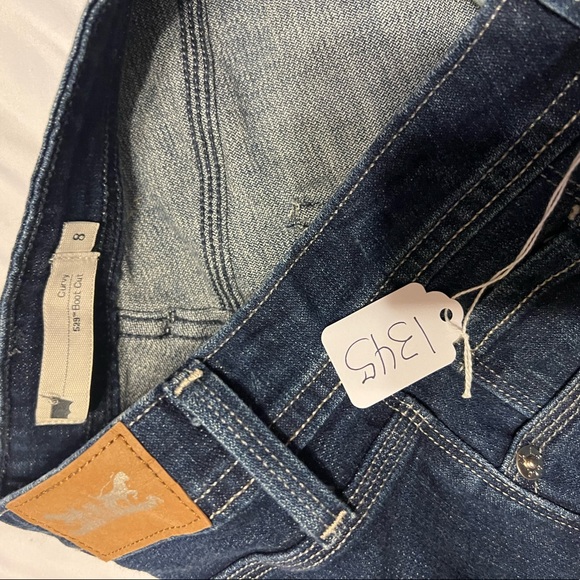 EUC Levi’s denim jeans. Size 8. - Picture 4 of 9